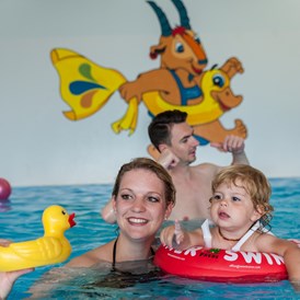 Kinderhotel: Kinderschwimmkurs - Pitzis Kinderhotel