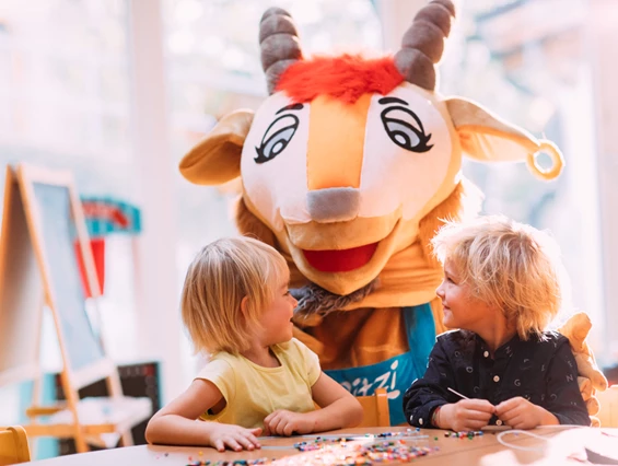 Kinderhotel: Pitzi zu Besuch bei den Kindern - Pitzis Kinderhotel