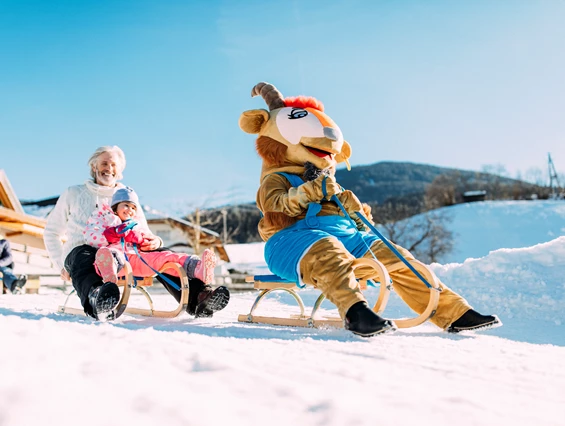 Kinderhotel: Rodelpartie mit Pitzi - Pitzis Kinderhotel