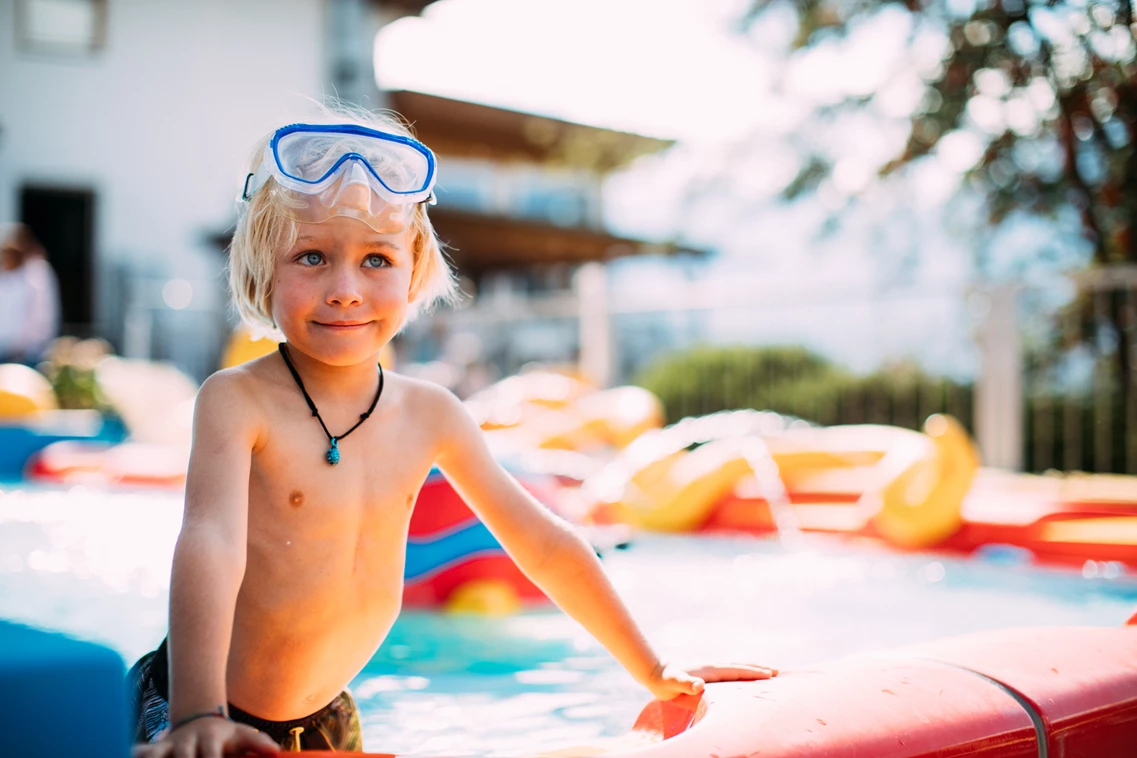 Kinderhotel: Außenpool - Pitzis Kinderhotel