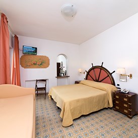 Kinderhotel: Zimmer mit Balkon ersten oder Zweiten Stock - Family Spa Hotel Le Canne-Ischia