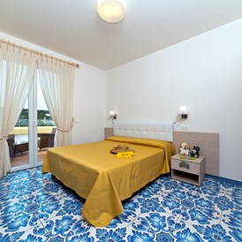 Kinderhotel: Superior Zimmer Dritte stock mit Terrasse und Blick  - Family Spa Hotel Le Canne-Ischia