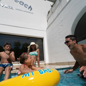 Kinderhotel: Schwimmbad - Hotel Roxy & Beach