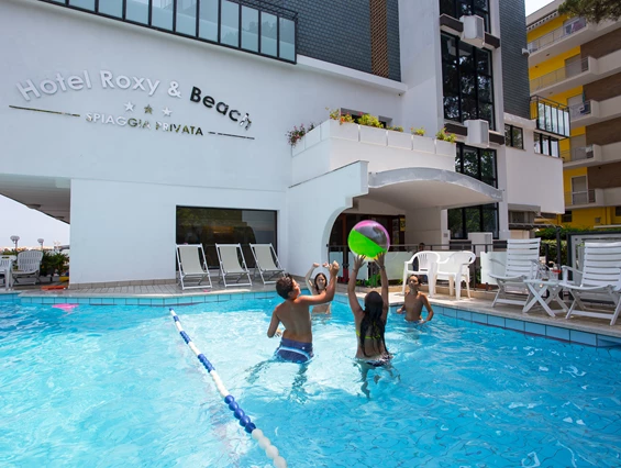 Kinderhotel: Schwimmbad - Hotel Roxy & Beach