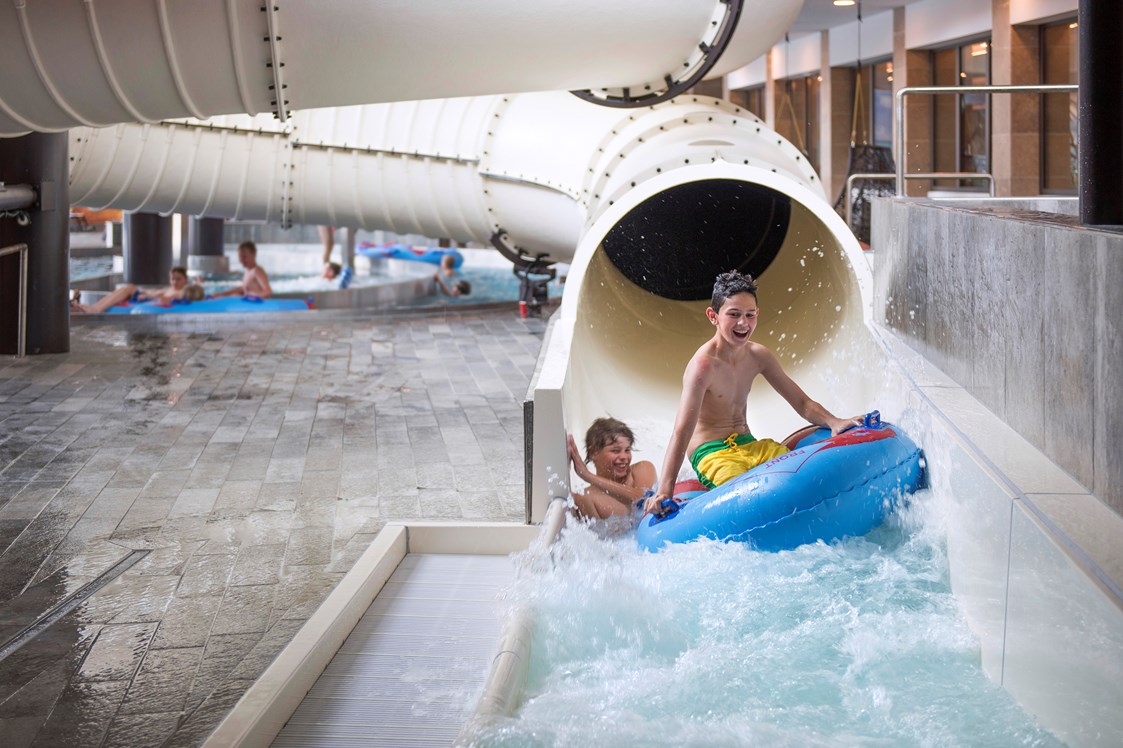 Kinderhotel: Wasserrutsche - Quellenhof Luxury Resort Passeier
