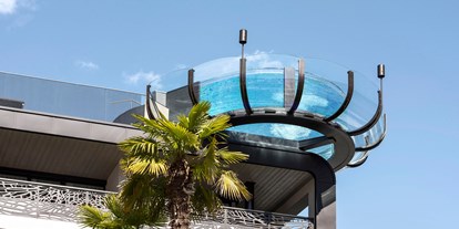 Familienhotel - Pools: Schwimmteich - Quellenhof Luxury Resort Passeier