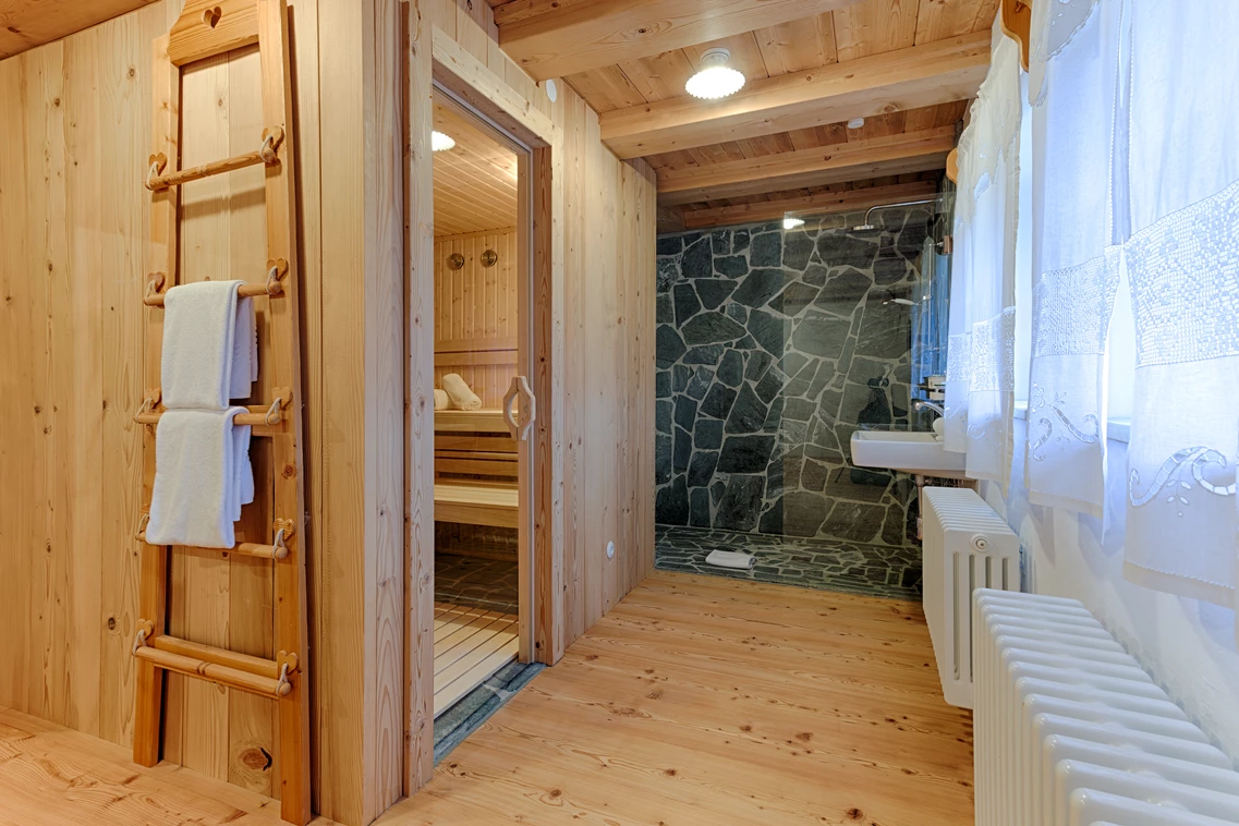 Kinderhotel: Bauernhaus Sauna  - Almdorf Seinerzeit