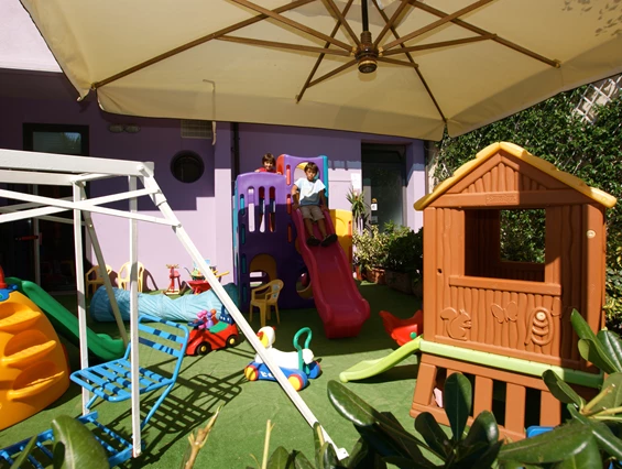 Kinderhotel: Kinderspielplatz - Hotel Lungomare