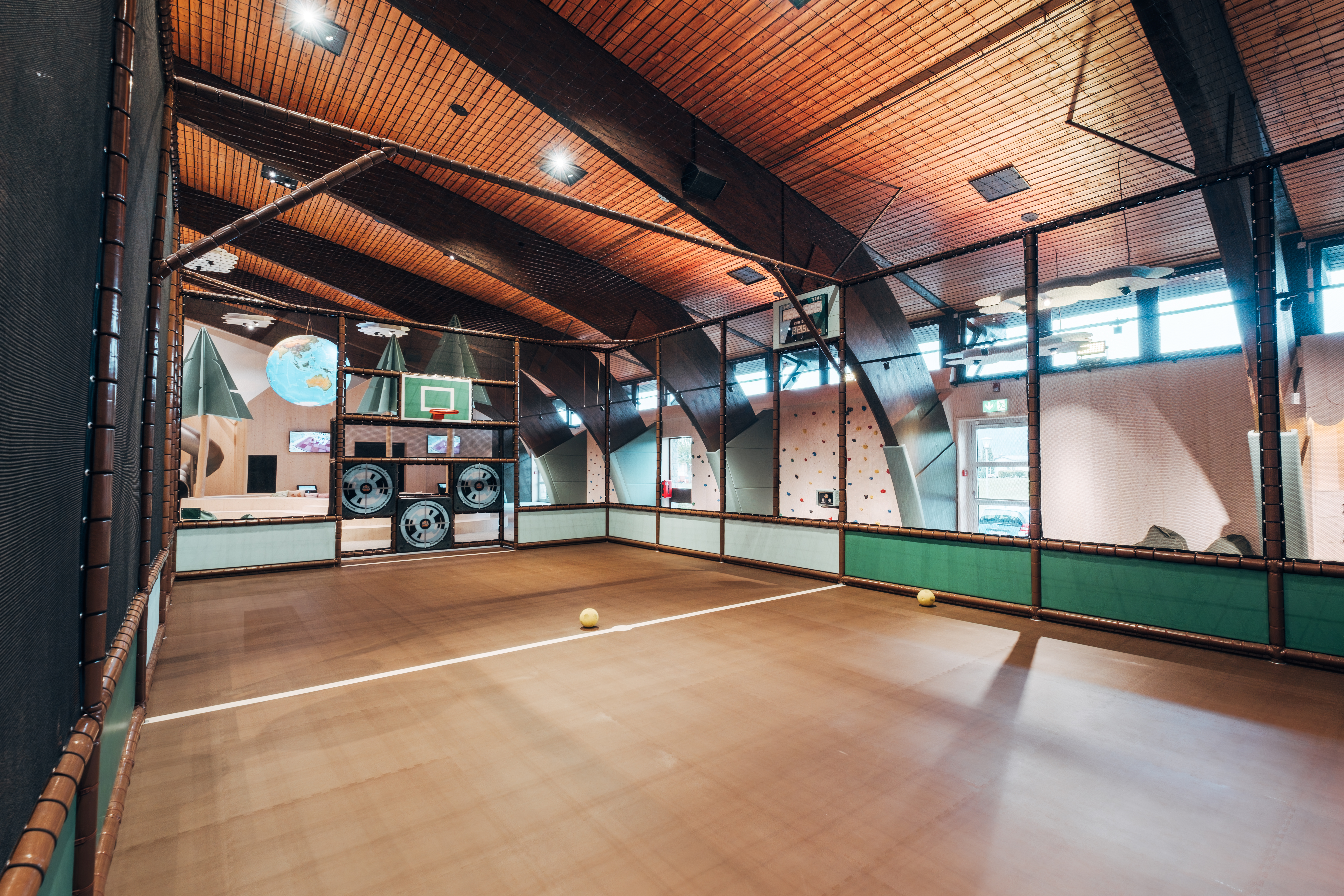 Kinderhotel: Multifunktionscourt im Indoorspielplatz - Vier Jahreszeiten am Schluchsee