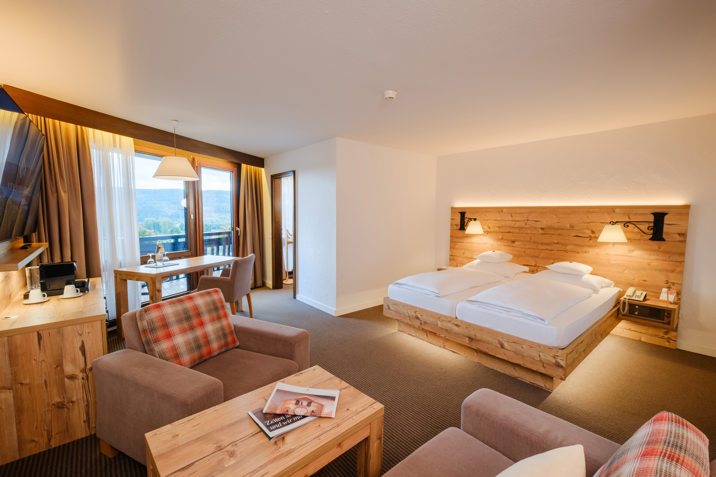 Kinderhotel: Familienzimmer Südseite mit Extra-Zimmer für Kinder - Vier Jahreszeiten am Schluchsee