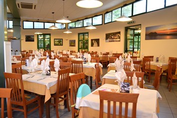Kinderhotel: Restaurant mit Buffetservice - Club Village & Hotel Spiaggia Romea