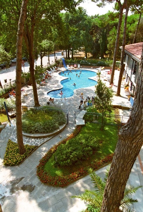 Kinderhotel: Traumhaft schöne Pool- und Gartenanlage - Hotel La Meridiana