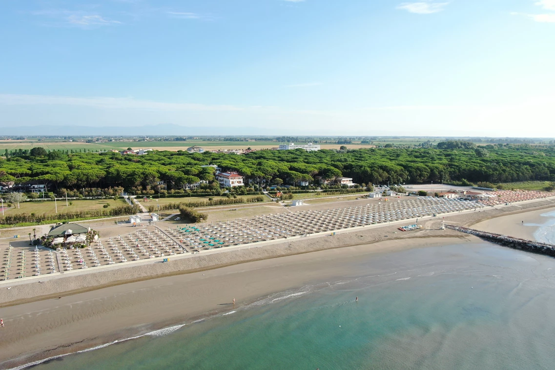 Kinderhotel: Unser Family Resort liegt in einer ruhigen Oase direkt am Meer, inmitten eines grossen Pinienwaldes.
Wir warten auf Euch. - PARK HOTEL PINETA - Family Relax Resort