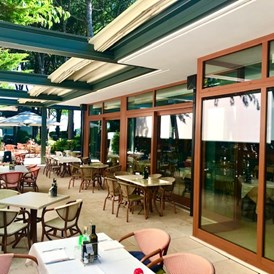 Kinderhotel: Unsere Restaurant hat auch ein Teil direkt in den ruhige Garten des Hotel unten die Piniewald.  - PARK HOTEL PINETA - Family Relax Resort