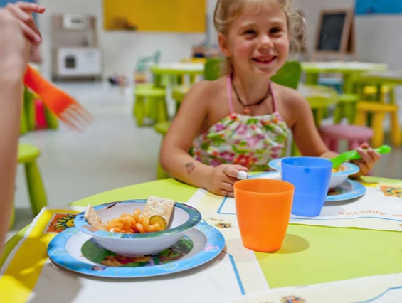 Kinderhotel: Kinder essen - Das Hotel des Bären Bo