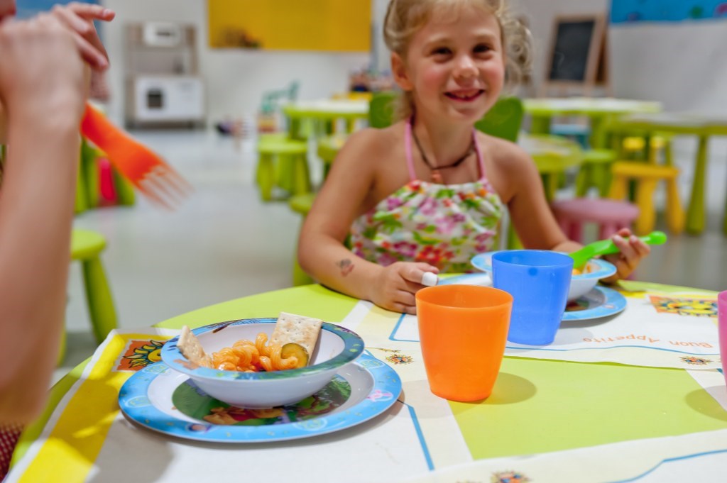 Kinderhotel: Kinder essen - Das Hotel des Bären Bo