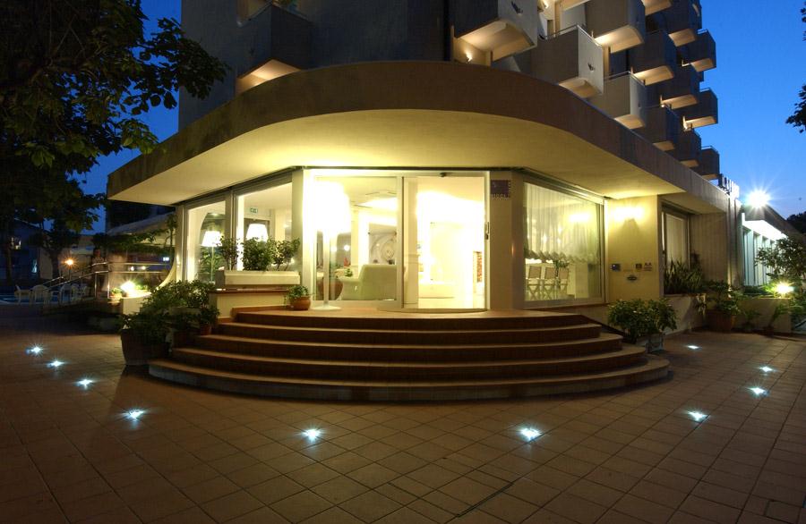 Kinderhotel: Eingangsbereich vom Hotel - Hotel Sport & Residenza