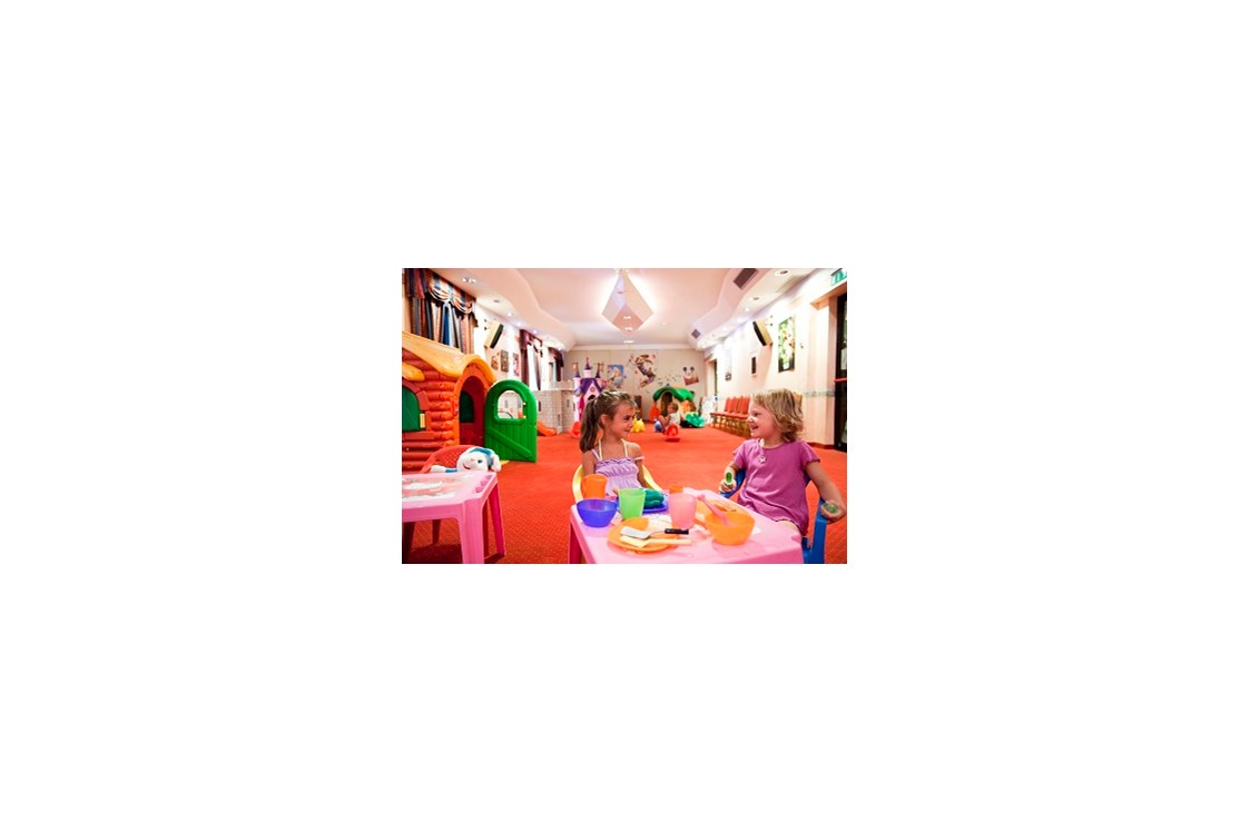 Kinderhotel: Unser inneren Miniclub im Hotel ( ab 4 Jahre) auch am Mittag-Anbendessen geöffgnet, wo Kinder mit unserem Animationsteam spielen können, während Sie friedlich Ihre Mahlzeit beenden können. - Club Family Hotel Executive