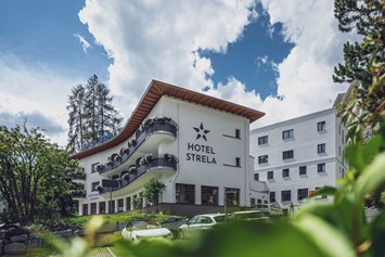 Kinderhotel: Aussenansicht Sommer - Hotel Strela
