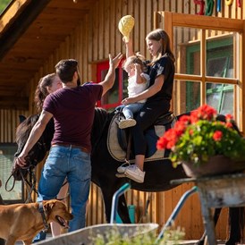 Kinderhotel: Pferdewellness und reiten - Familotel Der Böhmerwald