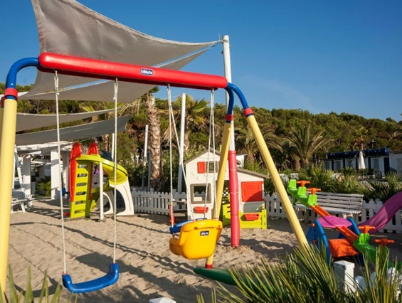 Kinderhotel: Spielplatz am Strand im 3 Sterne Hotel Alba Adriatica - Hotel Doge