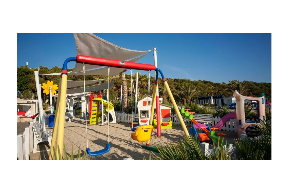 Kinderhotel: Spielplatz am Strand im 3 Sterne Hotel Alba Adriatica - Hotel Doge