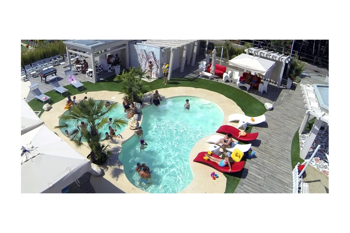 Kinderhotel: Schwimmbad im Privatstrand im Doge Hotel Alba Adriatica 3 Sterne - Hotel Doge