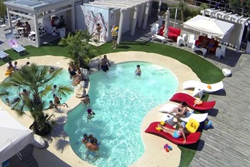 Kinderhotel: Schwimmbad im Privatstrand im Doge Hotel Alba Adriatica 3 Sterne - Hotel Doge