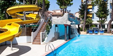 Familienhotel - Pesaro Urbino - Spaß am Pool mit Wasserrutsche - Hotel Fabrizio