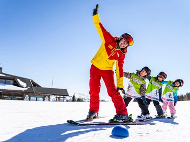 Kinderhotel: Kinder in der Skischule - Hotel St. Oswald