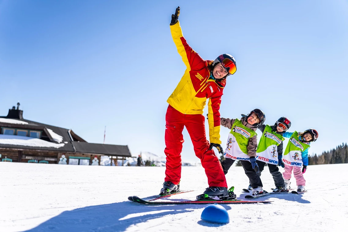 Kinderhotel: Kinder in der Skischule - Hotel St. Oswald