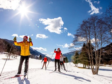 Kinderhotel: Langlaufen mit der Skischule - Hotel St. Oswald