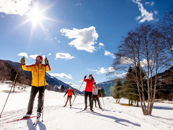 Kinderhotel: Langlaufen mit der Skischule - Hotel St. Oswald