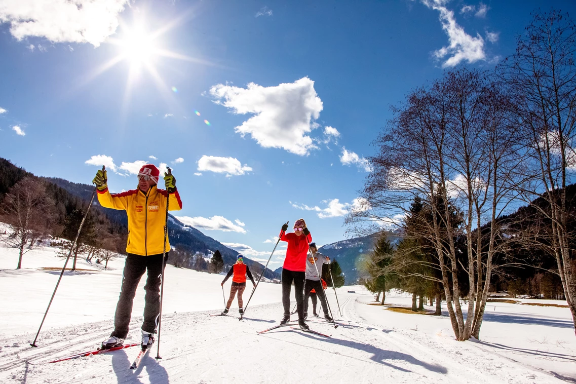 Kinderhotel: Langlaufen mit der Skischule - Hotel St. Oswald