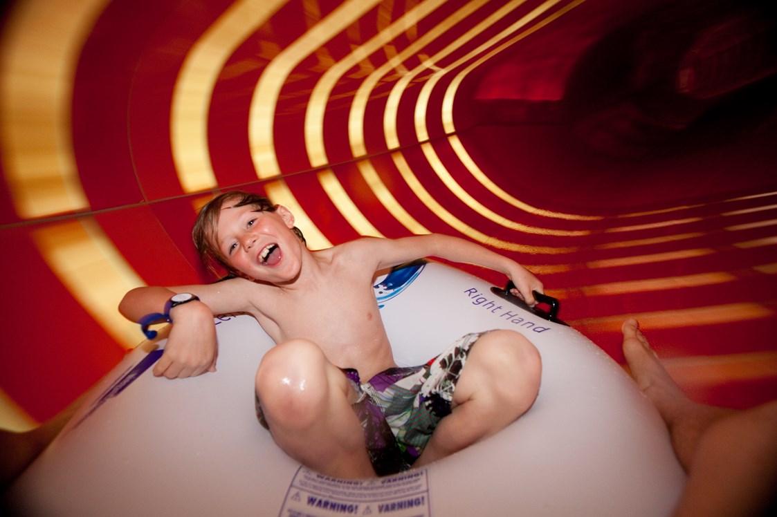 Kinderhotel: Reifenrutsche im Aquagarden des Sonnen Resort - SONNEN RESORT ****S