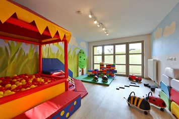 Kinderhotel: Spielzimmer - sonnenhotel FÜRSTENBAUER