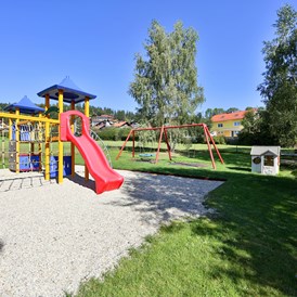 Kinderhotel: Spielplatz - sonnenhotel FÜRSTENBAUER