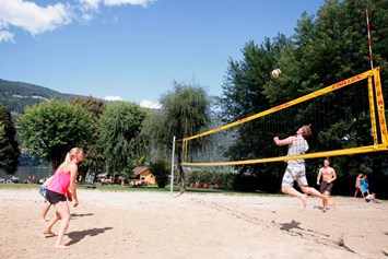 Kinderhotel: Beachvolleyball spielen - sonnenresort OSSIACHER SEE