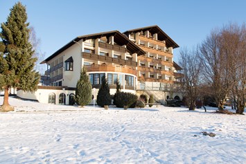 Kinderhotel: Sonnenhotel Wolfshof im Winter - Der WOLFSHOF