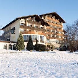 Kinderhotel: Sonnenhotel Wolfshof im Winter - Der WOLFSHOF