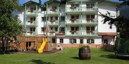 Familienhotel - Suiten mit extra Kinderzimmer - Fai della Paganella - Quelle: http://www.alpinofamily.it/ - Alpino Family Hotel