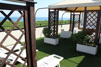 Kinderhotel:  Zwei-Zimmer-Dachwohnung mit Meerblick - Club Family Hotel Costa dei Pini Cervia