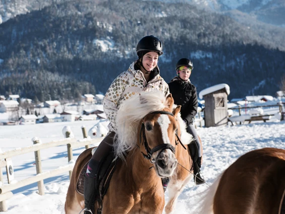 Kinderhotel: Reiten und Reitunterricht - Familienparadies Sporthotel Achensee****