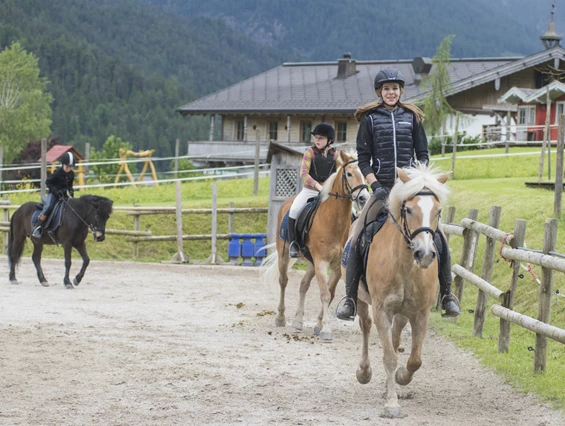 Kinderhotel: Reiten für die gesamte Familie - Familienparadies Sporthotel Achensee****