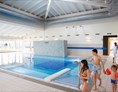 Kinderhotel: Schwimmbad - DORFHOTEL Boltenhagen