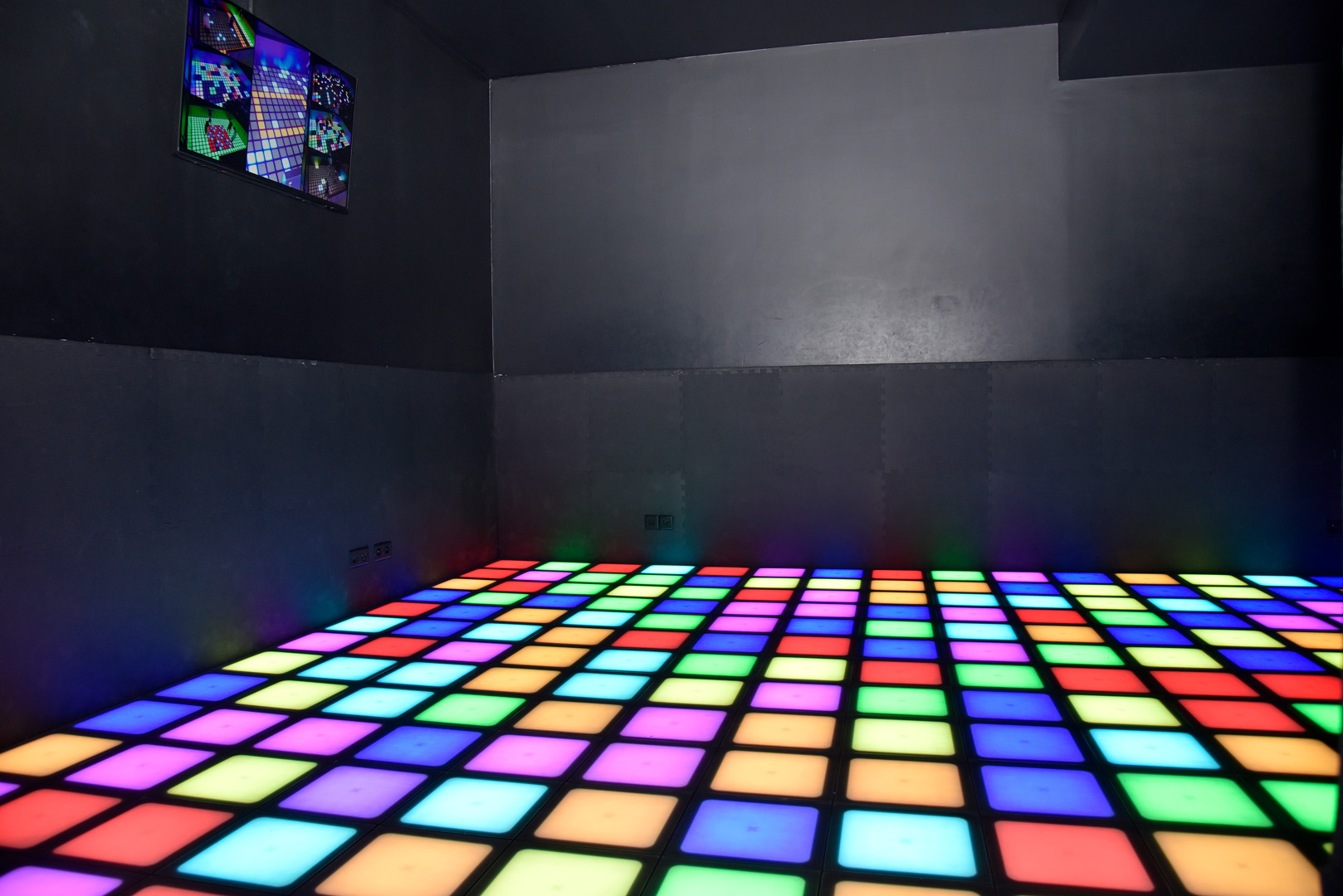 Kinderhotel: Dancefloor im Klinderspielzimmer - DAS ALPENHAUS KATSCHBERG.1640