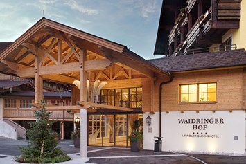 Kinderhotel: Außenansicht Hotel Waidringer Hof 4-Sterne-Superior - Waidringer Hof ****S