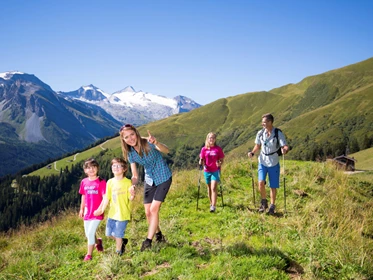 Kinderhotel: Familienwanderungen in Hintertux - Hotel Alpenhof