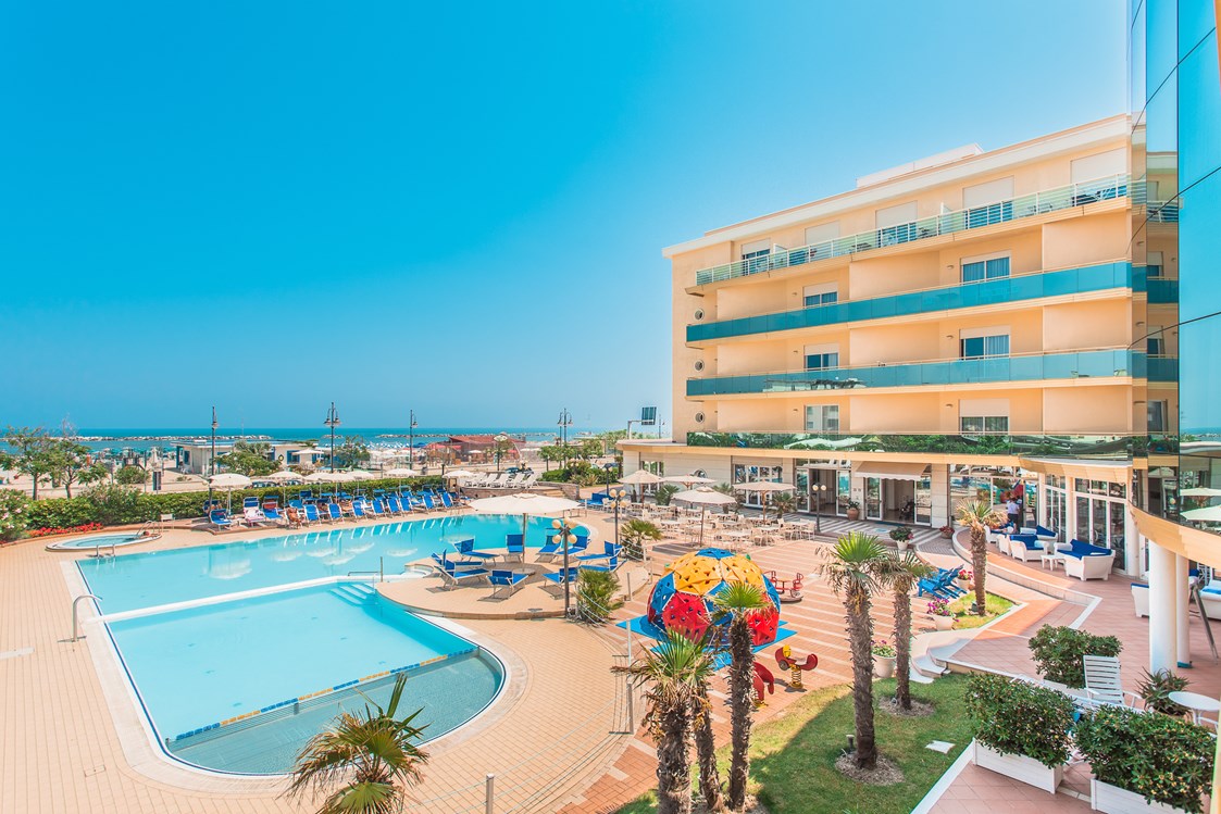 Kinderhotel: Das Hotel liegt direkt am Meer - Hotel Valverde & Residenza