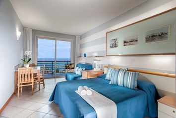 Kinderhotel: Zimmer mit Doppelbett und Balkon - Hotel Valverde & Residenza